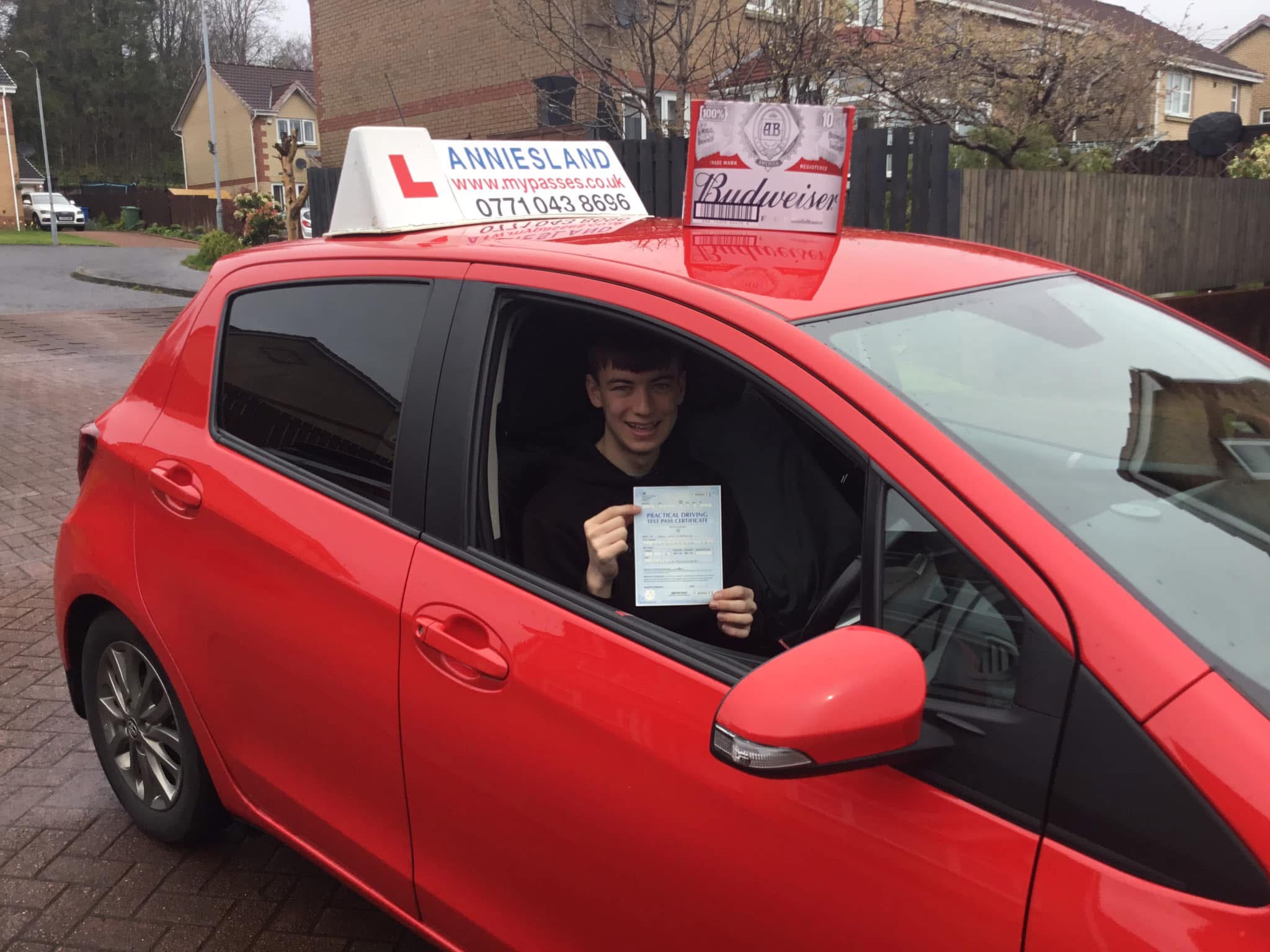 Mark sibbald successfully passed their driving test with Anniesland Driving School